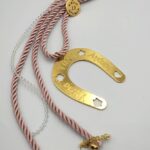 charm horseshoe with wishes